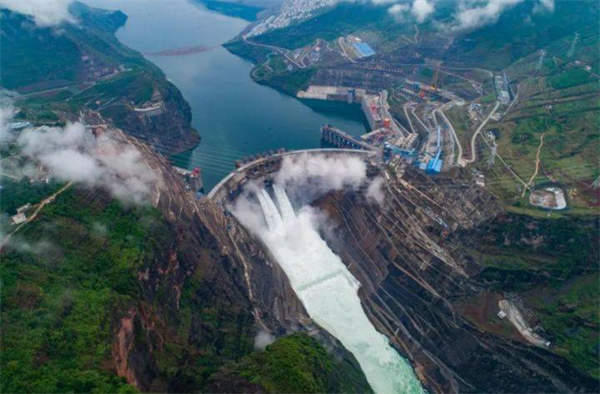 Zakończono budowę linii wysokiego napięcia prądu stałego ±800 kV z elektrowni Baihetan do Jiangsu i oddano ją do eksploatacji